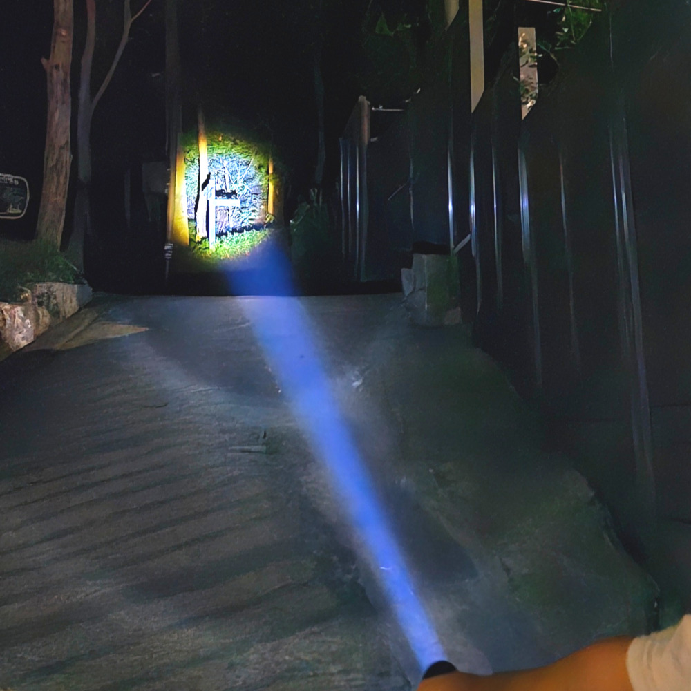 라이트팩토리 손전등 휴대용 고휘도 후레쉬 캠핑 랜턴 자전거 손전등 해루질 LED 충전식