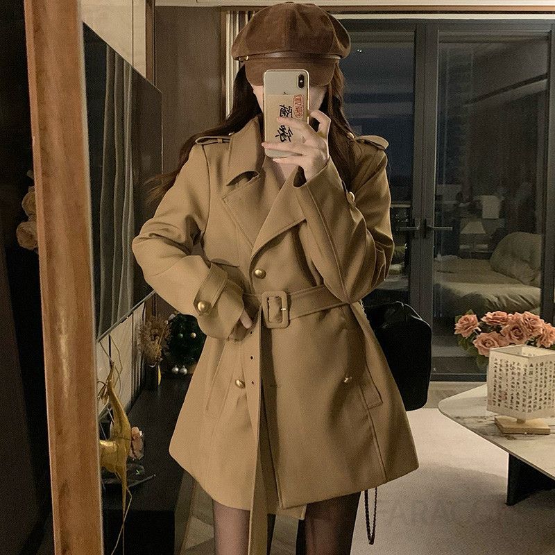 여성 누빔 패딩 더블버튼 벨티드 숏 트렌치코트 겨울 자켓 오버핏 미니 점퍼 아우터 데일리룩 하객룩 오피스룩 - 상세 이미지 5
