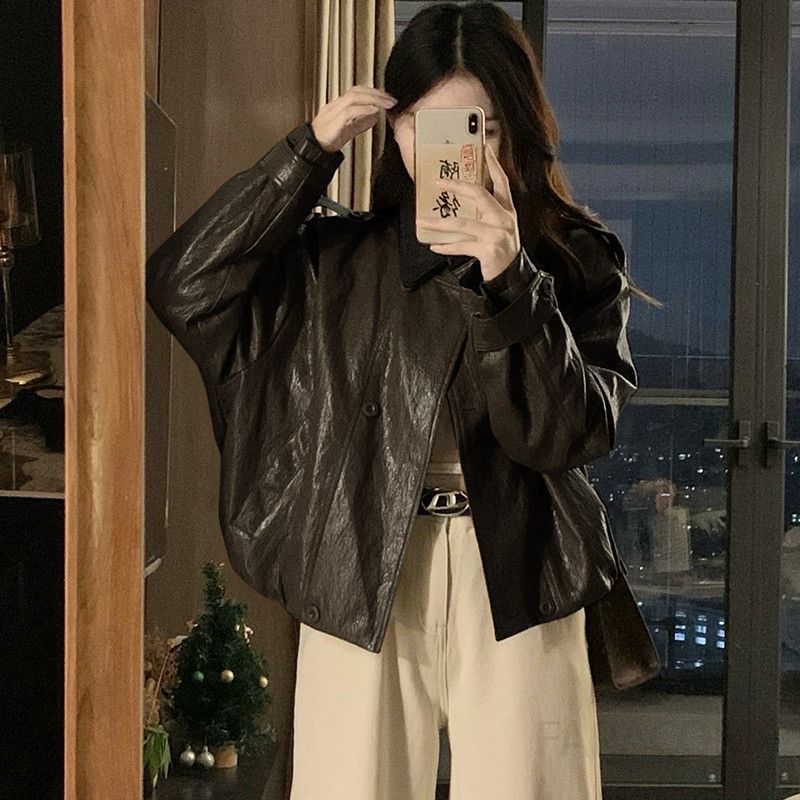 여성 겨울 가죽자켓 퀼팅 스타일리시한 숏 크롭 라이더자켓 세련된 디자인 멋스러운 외출용 데일리룩 활용도 높은 따뜻한 착용감 - 상세 이미지 3