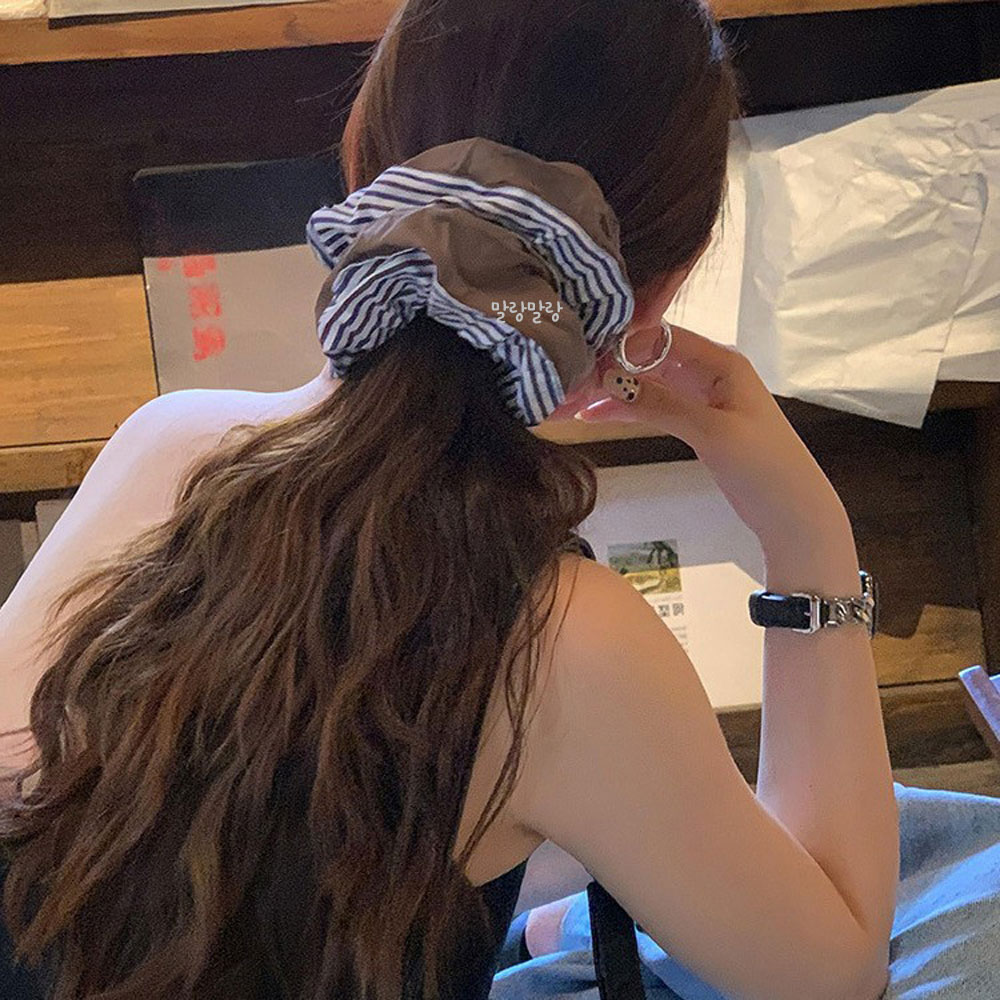 브라운 줄무늬 곱창머리끈 볼륨 헤어곱창끈 포니테일 스크런치 빅 슈슈 - 상품 이미지