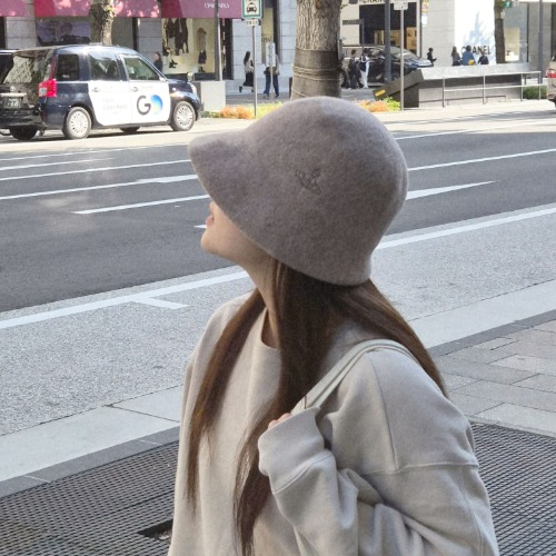 비비안웨스트우드 버킷햇 프리사이즈 울 모자 선물포장 24FW