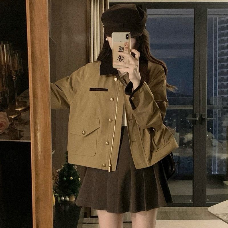 여성 루즈핏 배색 카라 누빔 크롭 점퍼 금장 버튼 긴팔 아우터 데일리 오피스룩 캠퍼스 캐주얼 점퍼 겨울 자켓 - 상세 이미지 4