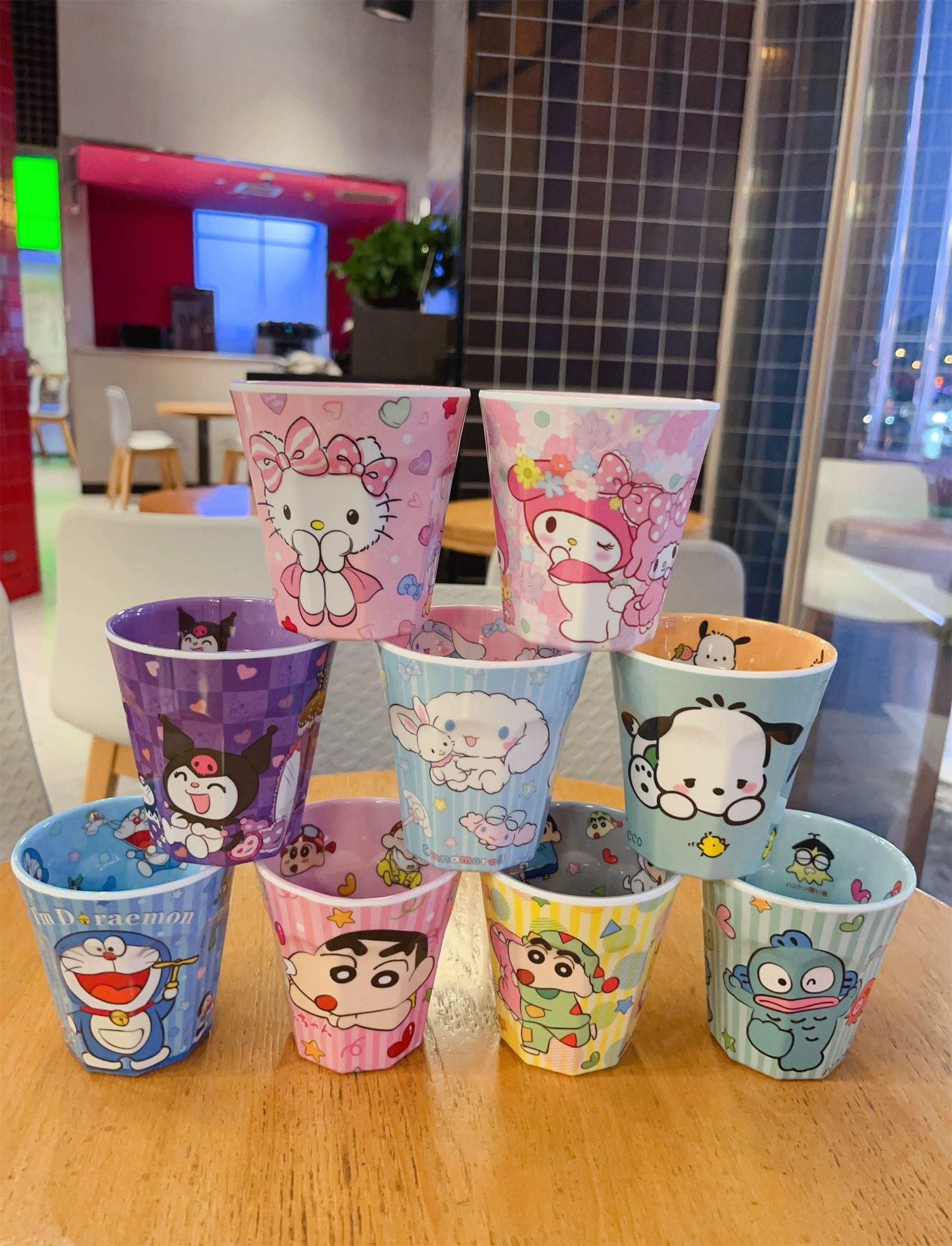 양치컵 산리오 짱구 도라에몽 크레용신짱 구강 세정 양치 칫솔 멜라민 낙하방지 컵 헬로키티 - 상품 이미지