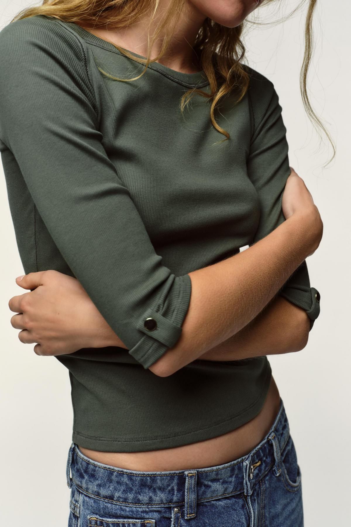 자라 슬림핏 보트넥 메탈버튼 골지 긴팔 티셔츠 5644/484 KHAKI - 상세 이미지 4