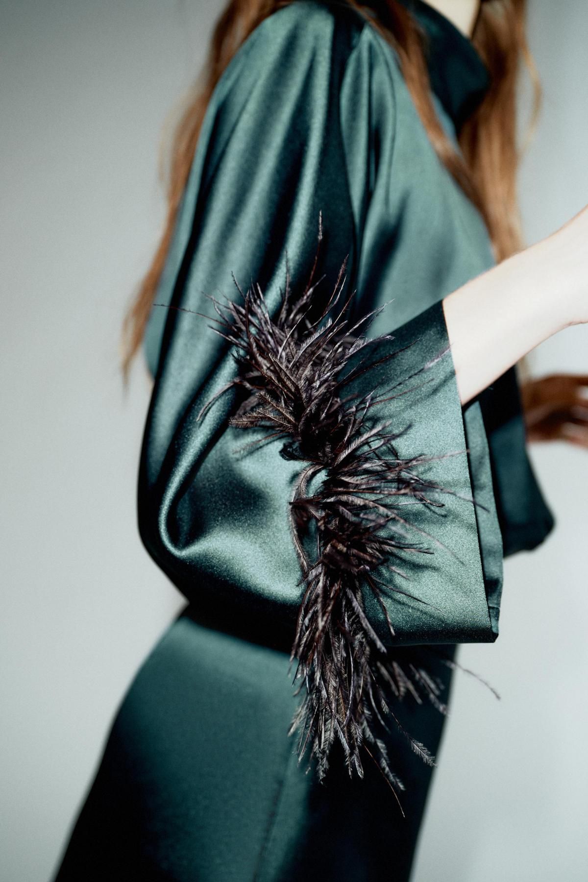 자라 페더 새틴 하이넥 미니 원피스 8893/399 DARK GREEN - 상세 이미지 4