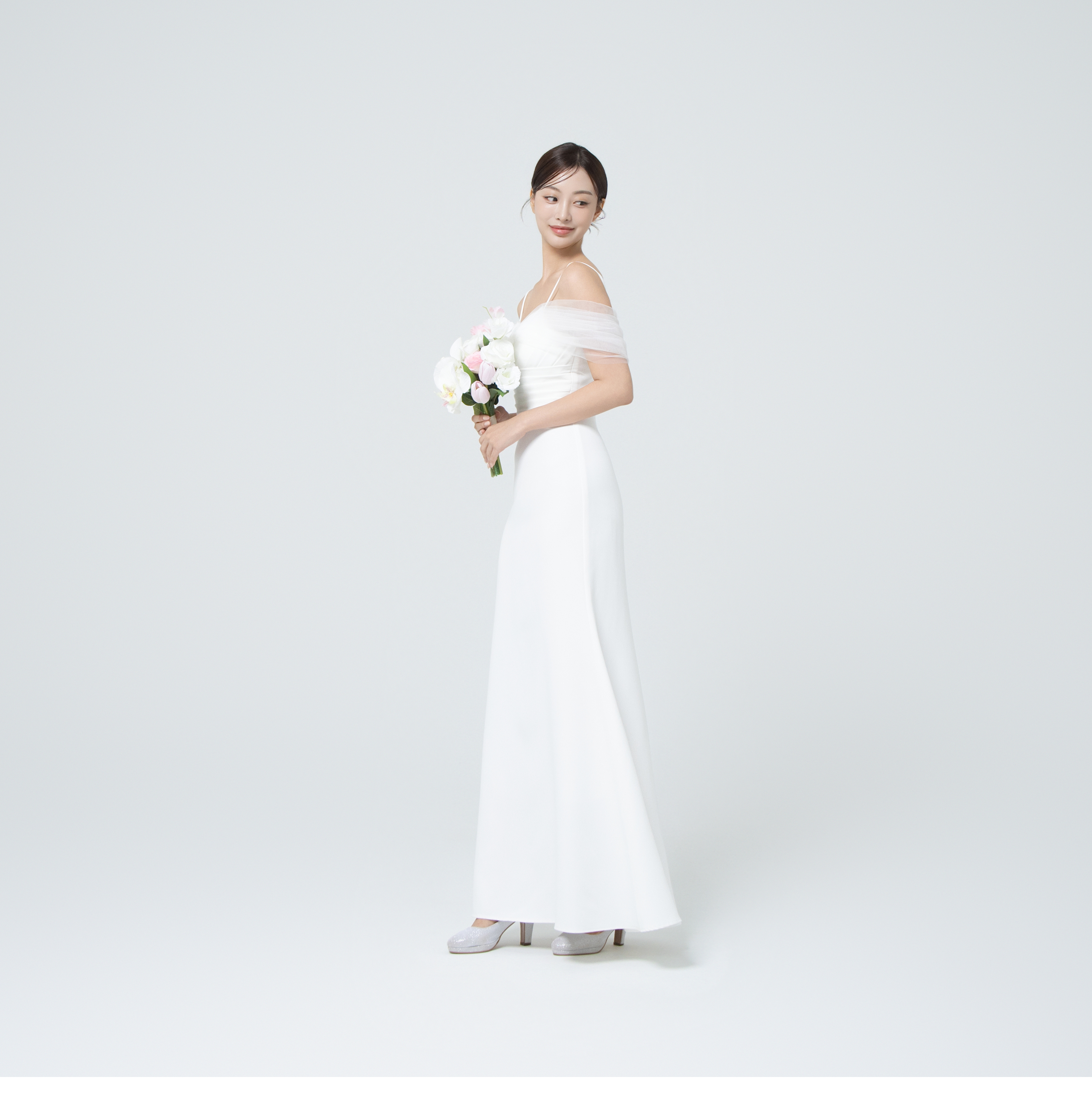 로제 오프숄더 슬림 화이트드레스 대여 브라이덜샤워 웨딩스냅 2부원피스 이브닝 돌잔치의상 - 상세 이미지 4