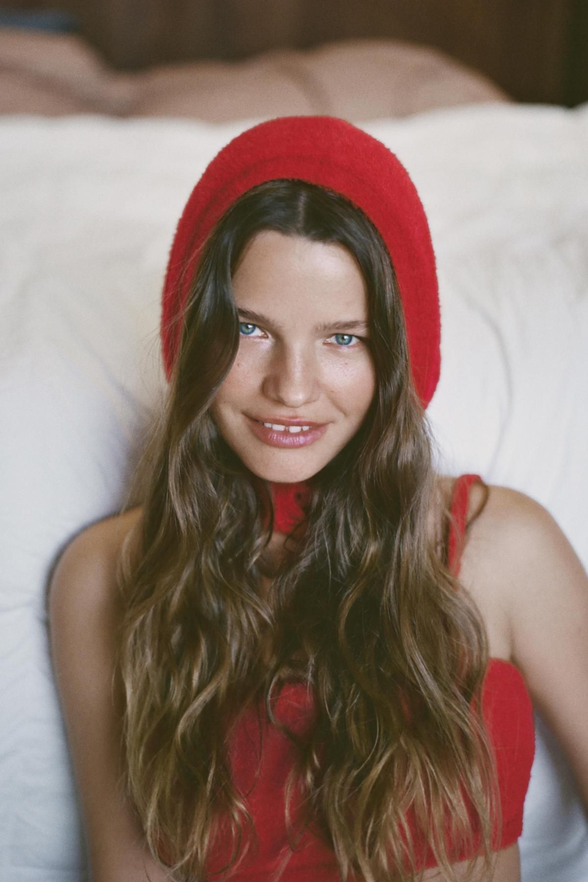 자라 폴리아미드 레드 버튼 후드 1579/605 RED - 상세 이미지 2