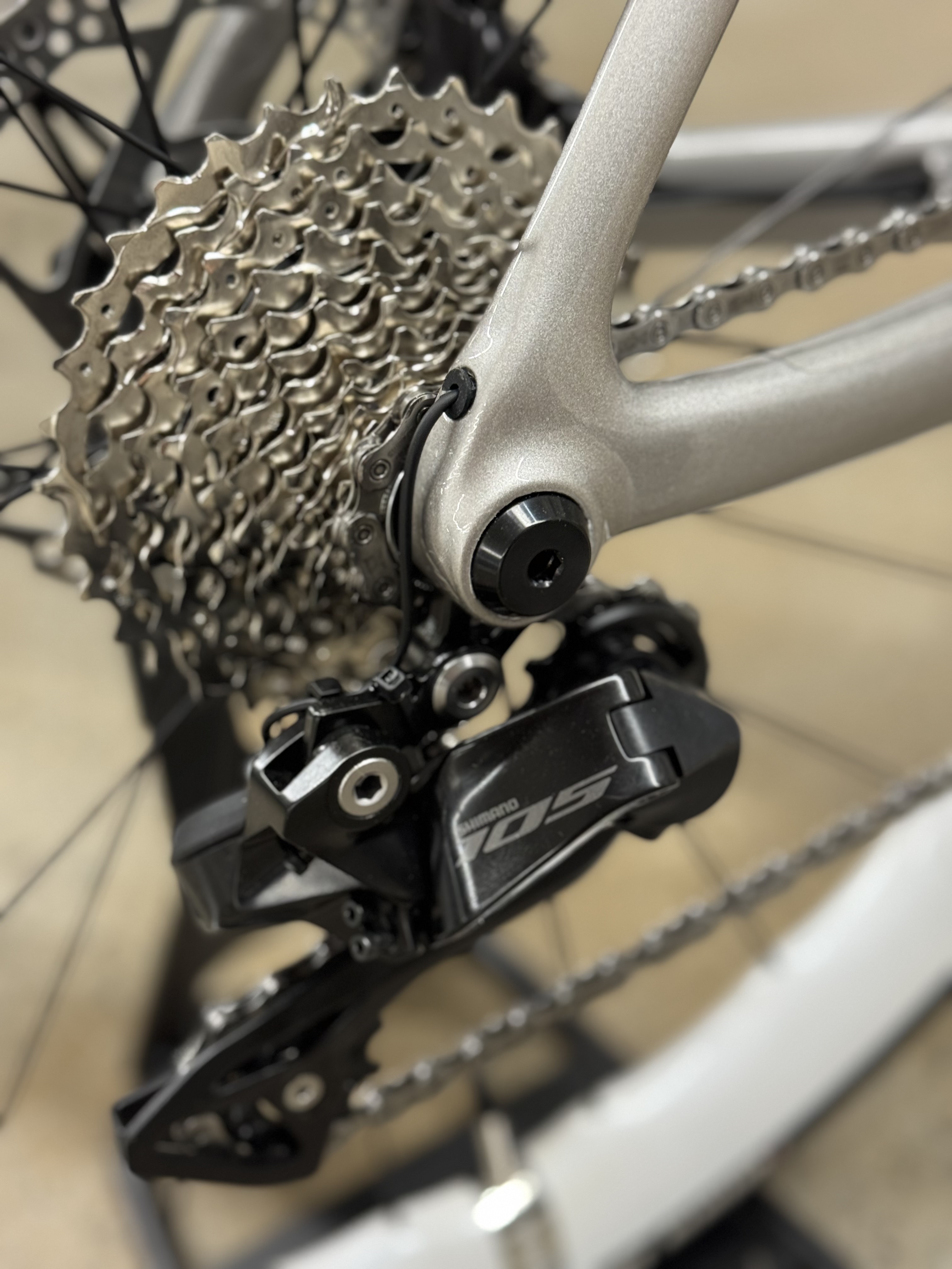 105 Di2  엘파마 판타시아 레이다 6 카본 로드자전거 단독 화이트 LTD 에디션 7.9kg 부산 경남 판타시아매장 이미지 8