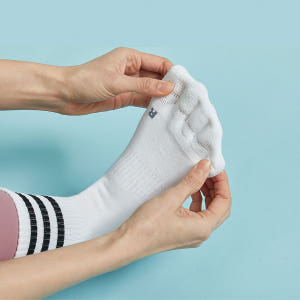 무봉제 발가락 양말 6켤레 세트 선물박스 포함 부모님 선물 명절 생일 실사용 후기 | 효과 있을까? - 상품 이미지 1