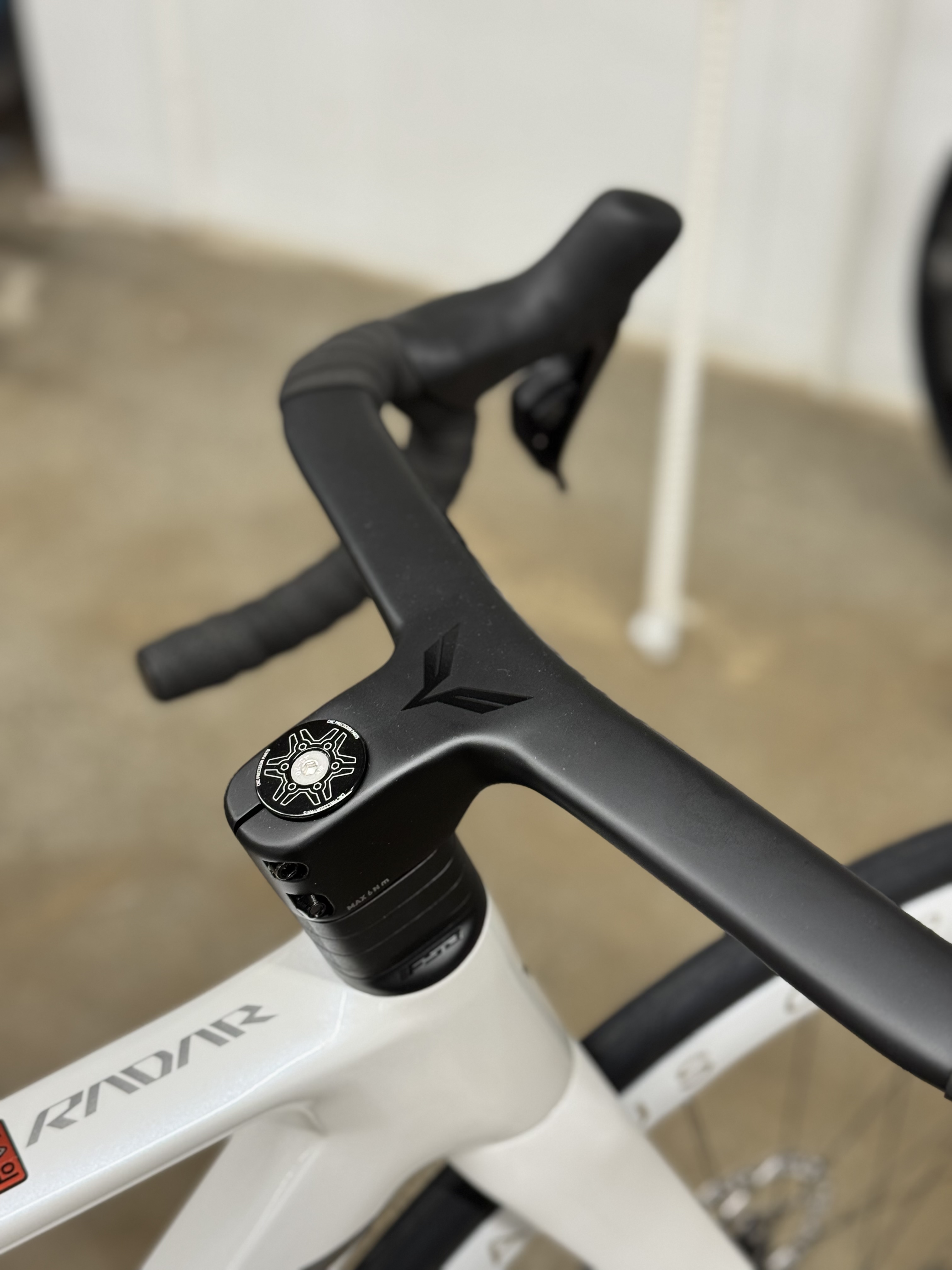 105 Di2  엘파마 판타시아 레이다 6 카본 로드자전거 단독 화이트 LTD 에디션 7.9kg 부산 경남 판타시아매장 - 상세 이미지 4