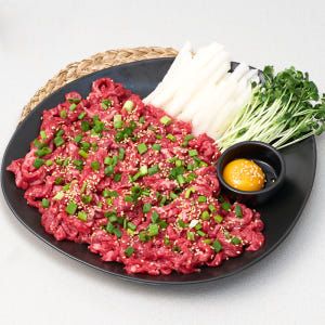 ++1등급 한우 육회 소고기 투뿔 200g (+특제소스) 맛있게 먹은 솔직 후기 - 상품 이미지 1