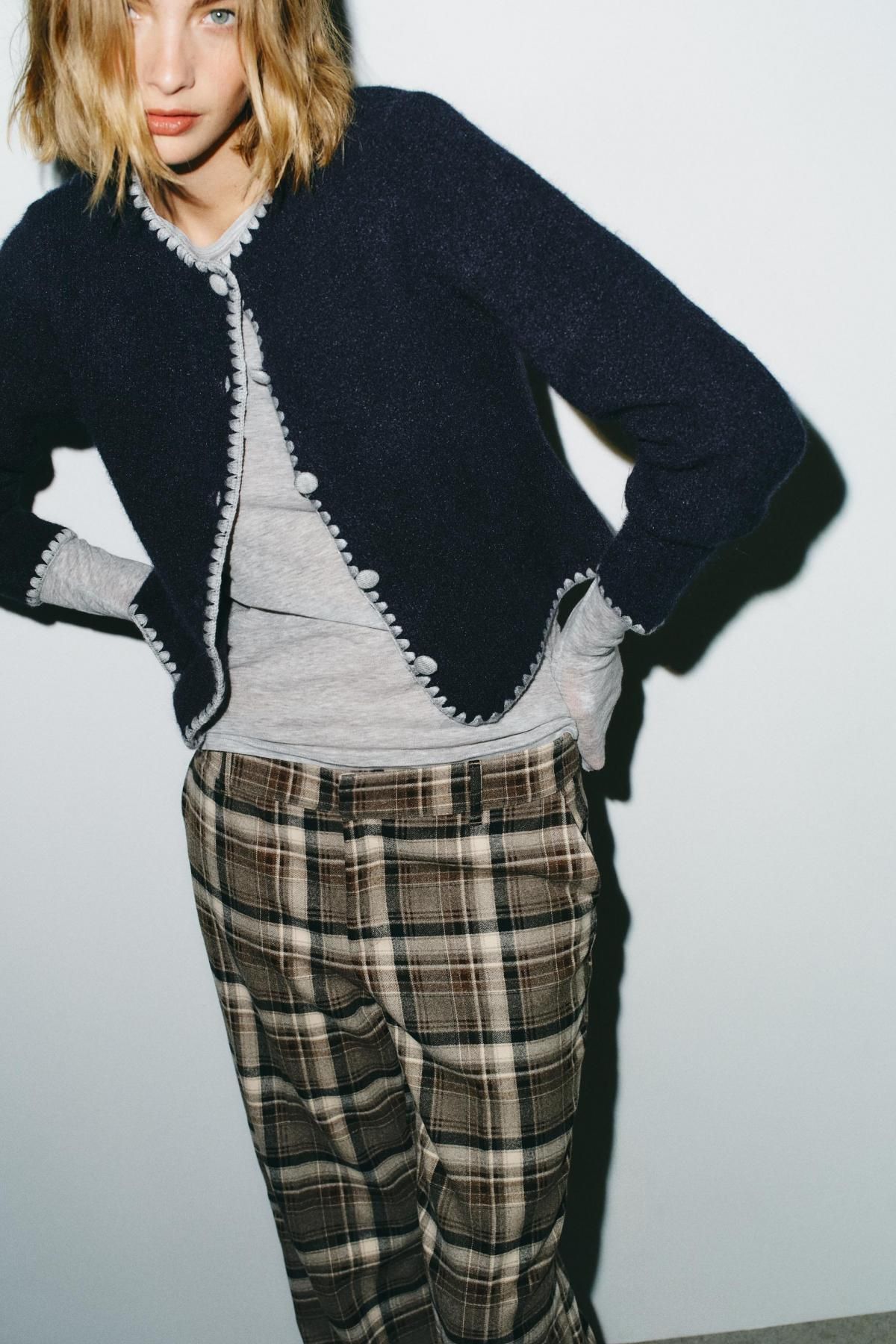 자라 배색 자수 라운드넥 가디건 5536/212 NAVY BLUE - 상세 이미지 3