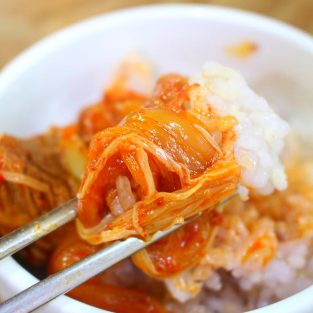 2인분 넉넉한 묵은지 등갈비 김치찜 700g 새콤한 김치국물 얼큰한 밀키트