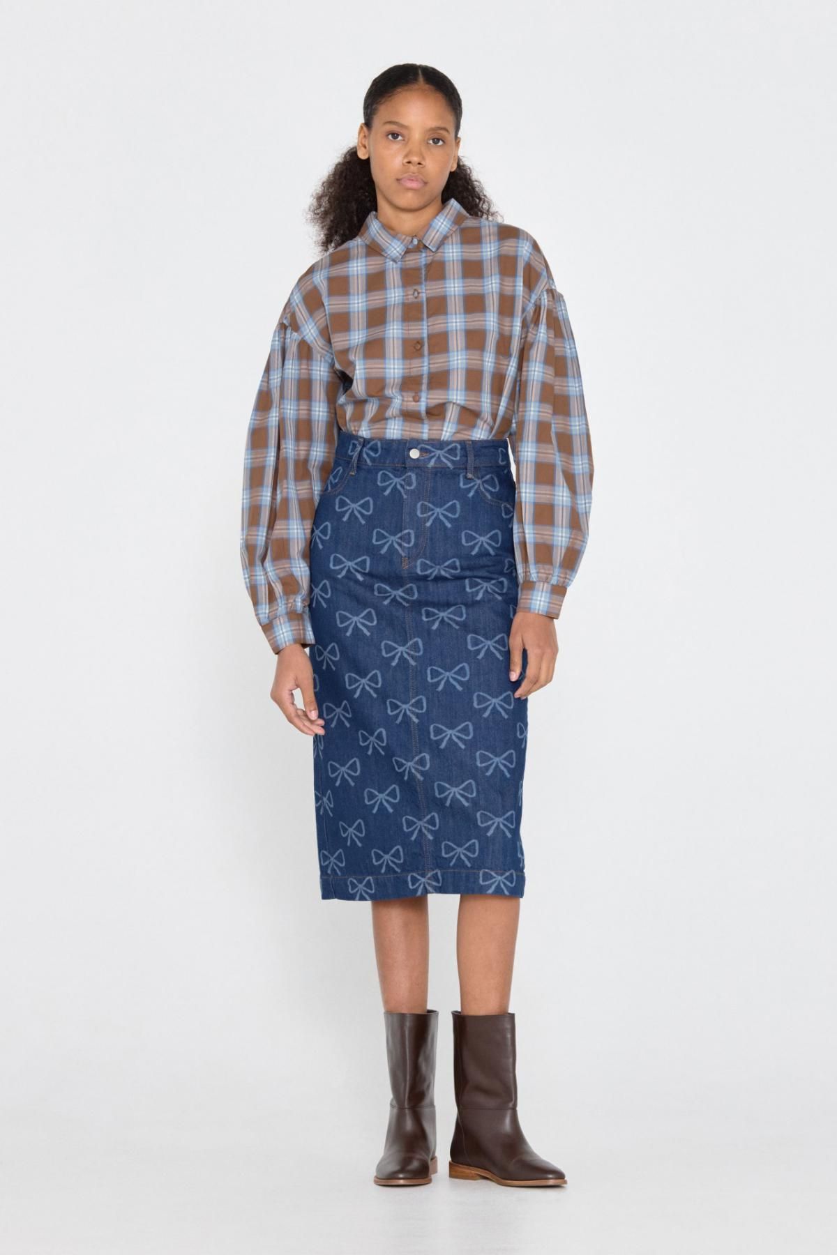 타이니코튼 리본 패턴 데님 미디 스커트 AW24-654KD7 ONE COLOR - 상세 이미지 4