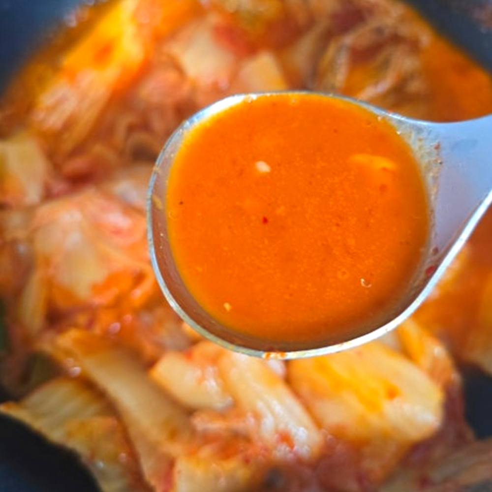 2인분 넉넉한 묵은지 등갈비 김치찜 700g 새콤한 김치국물 얼큰한 밀키트