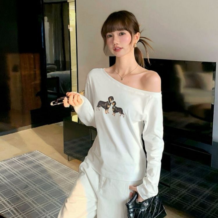 여성 루즈핏 오프숄더 긴팔티셔츠 가을 레이어드 스타일 모던한 이너웨어 편안한 착용감 데일리 캐주얼 상의 - 상품 이미지