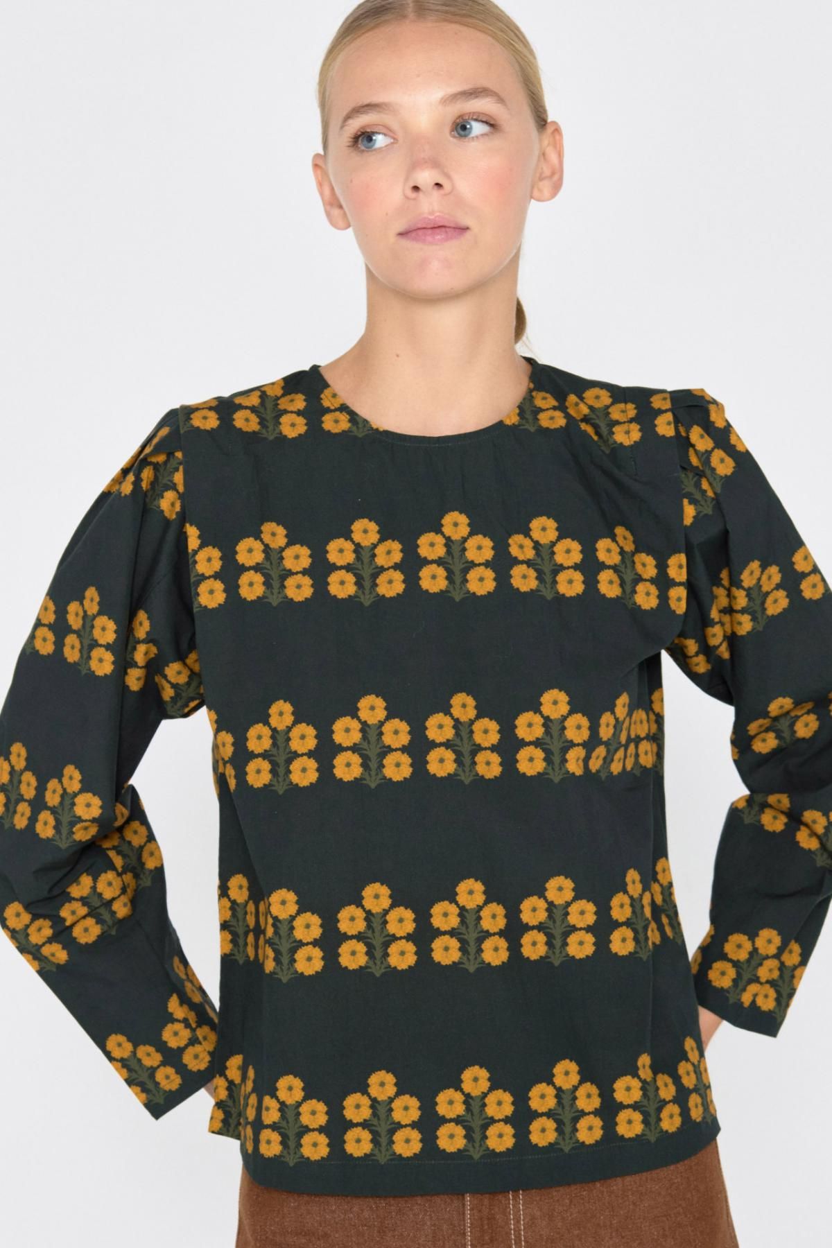 타이니코튼 플라워 패턴 유니크 블라우스 AW24-725P81 ONE COLOR - 상세 이미지 3