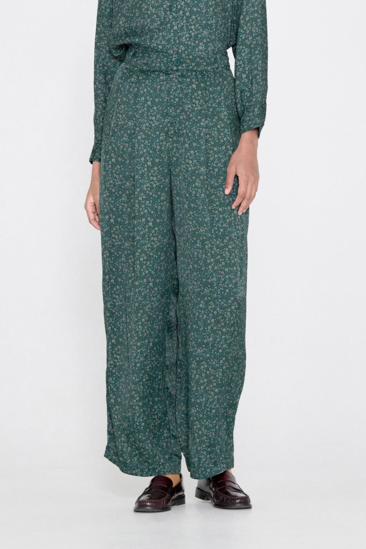 타이니코튼 플라워패턴 와이드 팬츠 AW24-614M22 ONE COLOR - 상품 이미지