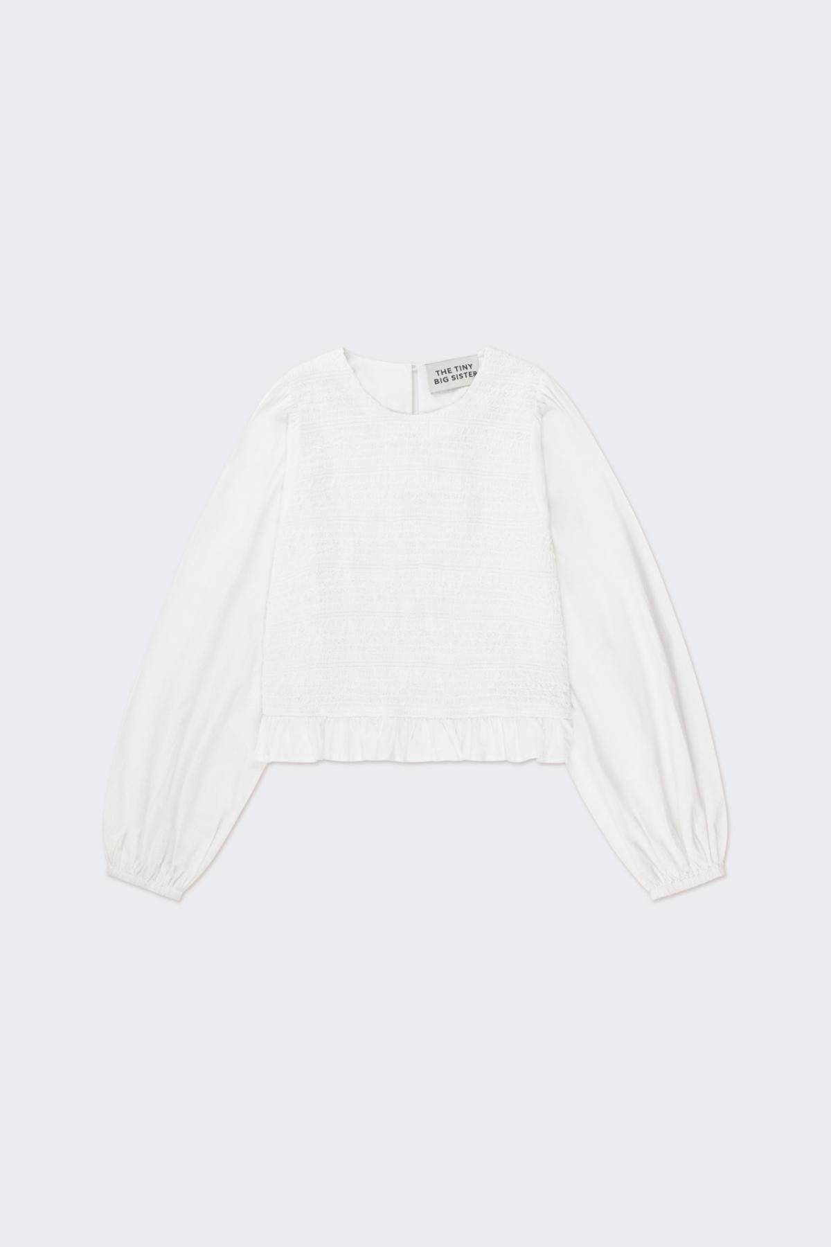 타이니코튼 스모킹 디테일 퍼프소매 블라우스 AW24-622101 ONE COLOR - 메인 이미지