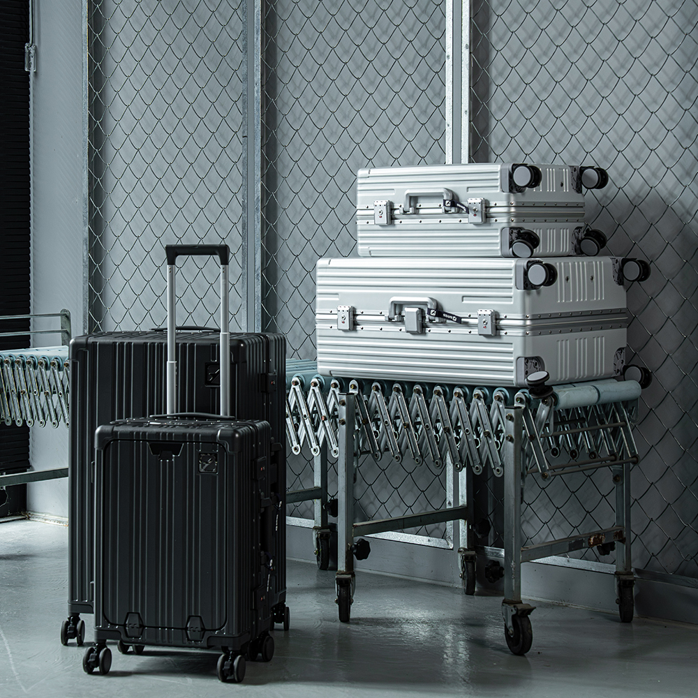 [신일] SHINIL 세이예스 페르모 알루미늄 캐리어 50cm 20(S) 70cm 28(L) - 상품 이미지