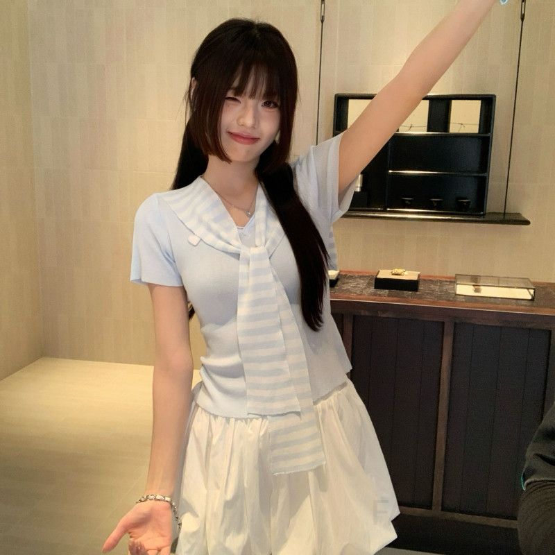 여성 여름 스트라이프 브이넥 반팔 티셔츠 슬림핏 캐주얼 니트웨어 시원한 착용감 데일리 스타일 - 상세 이미지 2