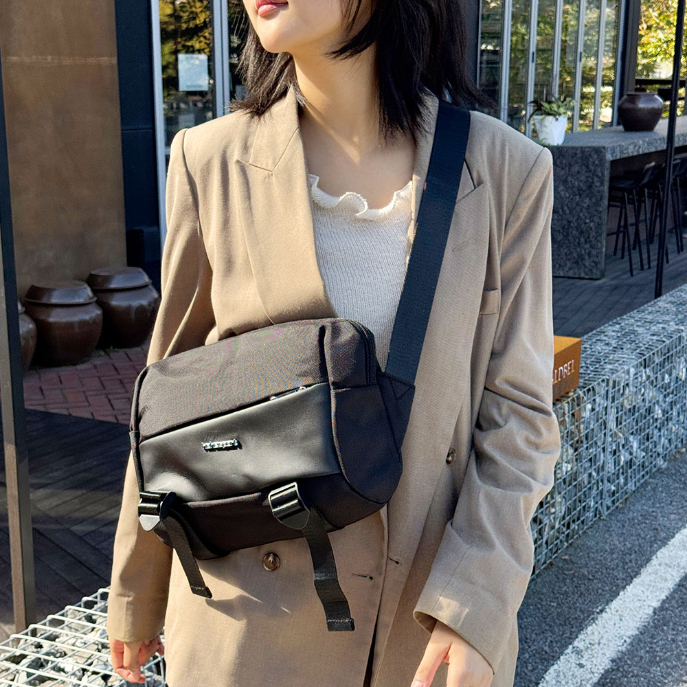 남자 데일리 태블릿 미디엄 메신저 크로스백 나들이 외출 여행 가벼운 캐주얼 크로스가방 - 상품 이미지