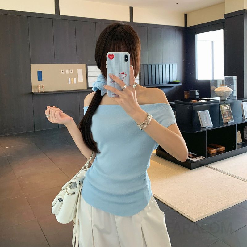 오프숄더 슬림핏 니트 여성 겨울 고급 스타일 화려한 디자인 매력적인 레드 탑 편안한 착용감 패션 트렌디한 - 상품 이미지