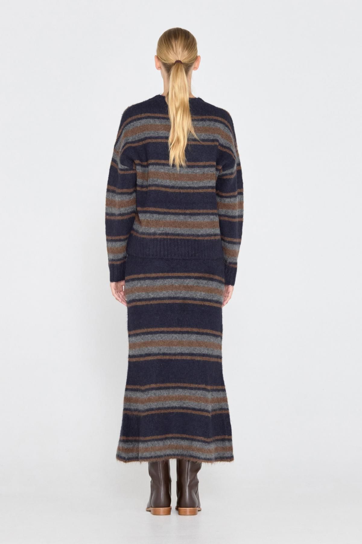 타이니코튼 스트라이프 니트 미디 스커트 AW24-720107 NAVY - 상세 이미지 5