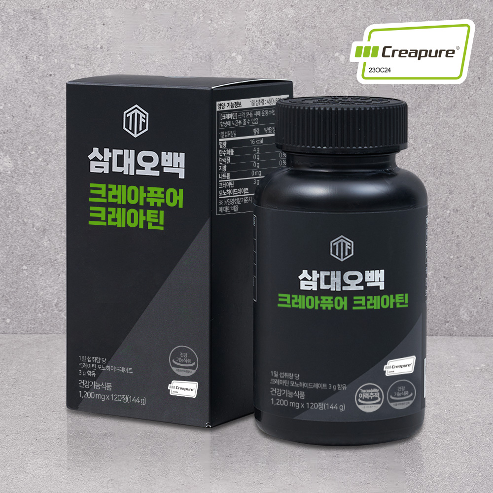 삼대오백 크레아푸어 크레아틴 제품의 박스와 병이 콘크리트 배경 앞에 배치된 상품 전체 모습