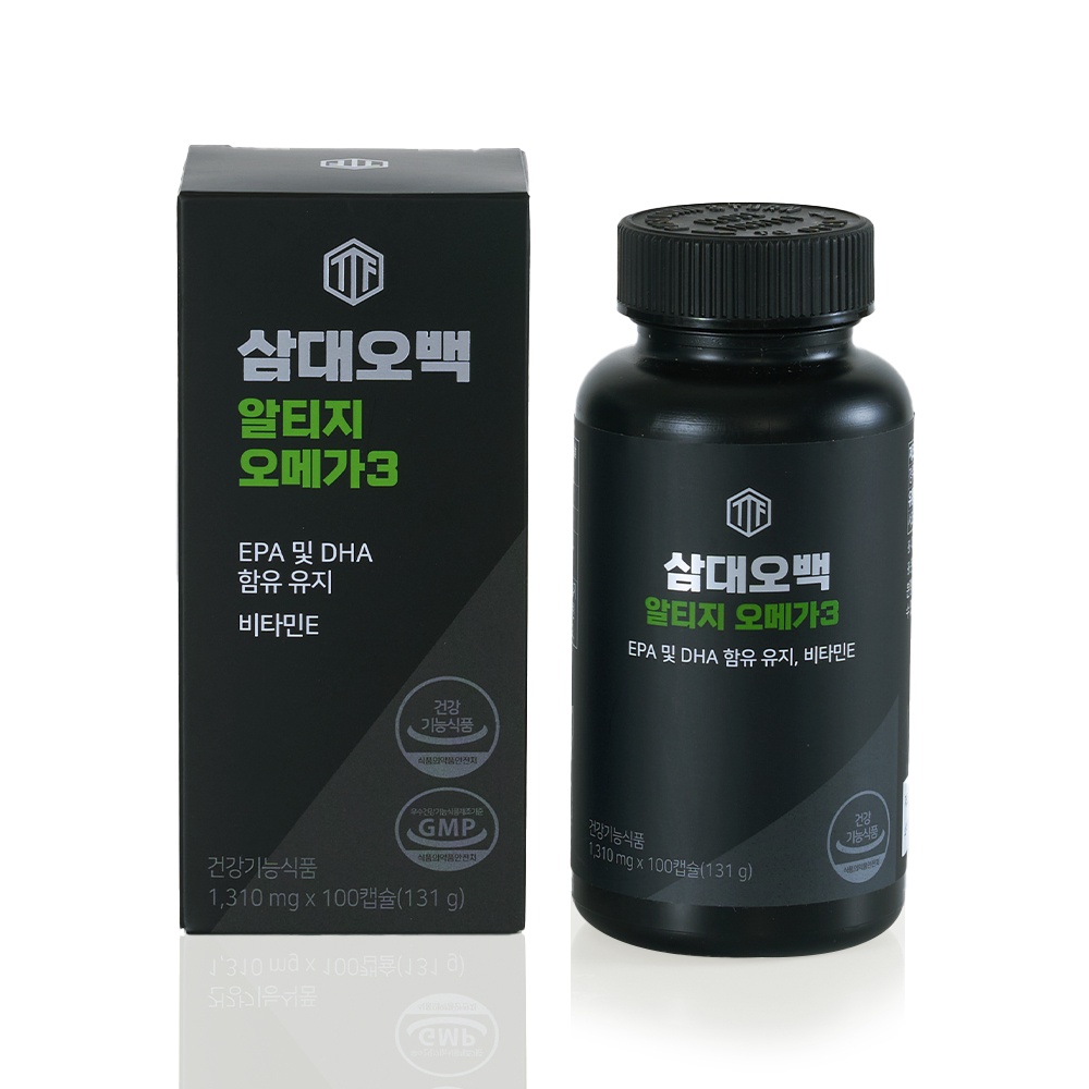 검은색 상자 패키지와 검은색 병으로 구성된 삼대오백 알티지 오메가3 제품의 정면 풀샷