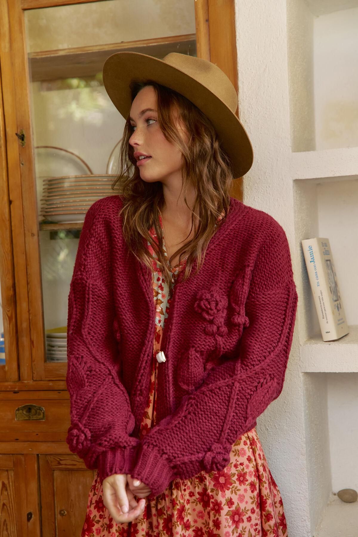 자세 3D 플라워 크로셰 니트 카디건 버건디 3762337 VINO - 상품 이미지