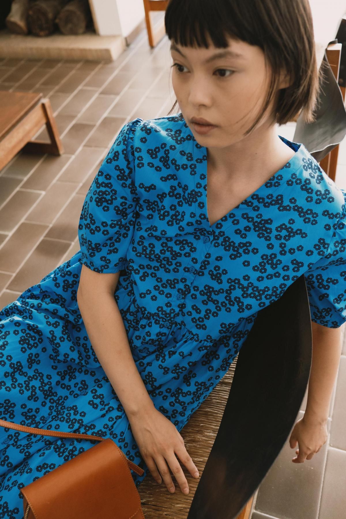 타이니코튼 플라워 패턴 브이넥 미니 원피스 SS23-637-LA5 ONE COLOR - 상세 이미지 3