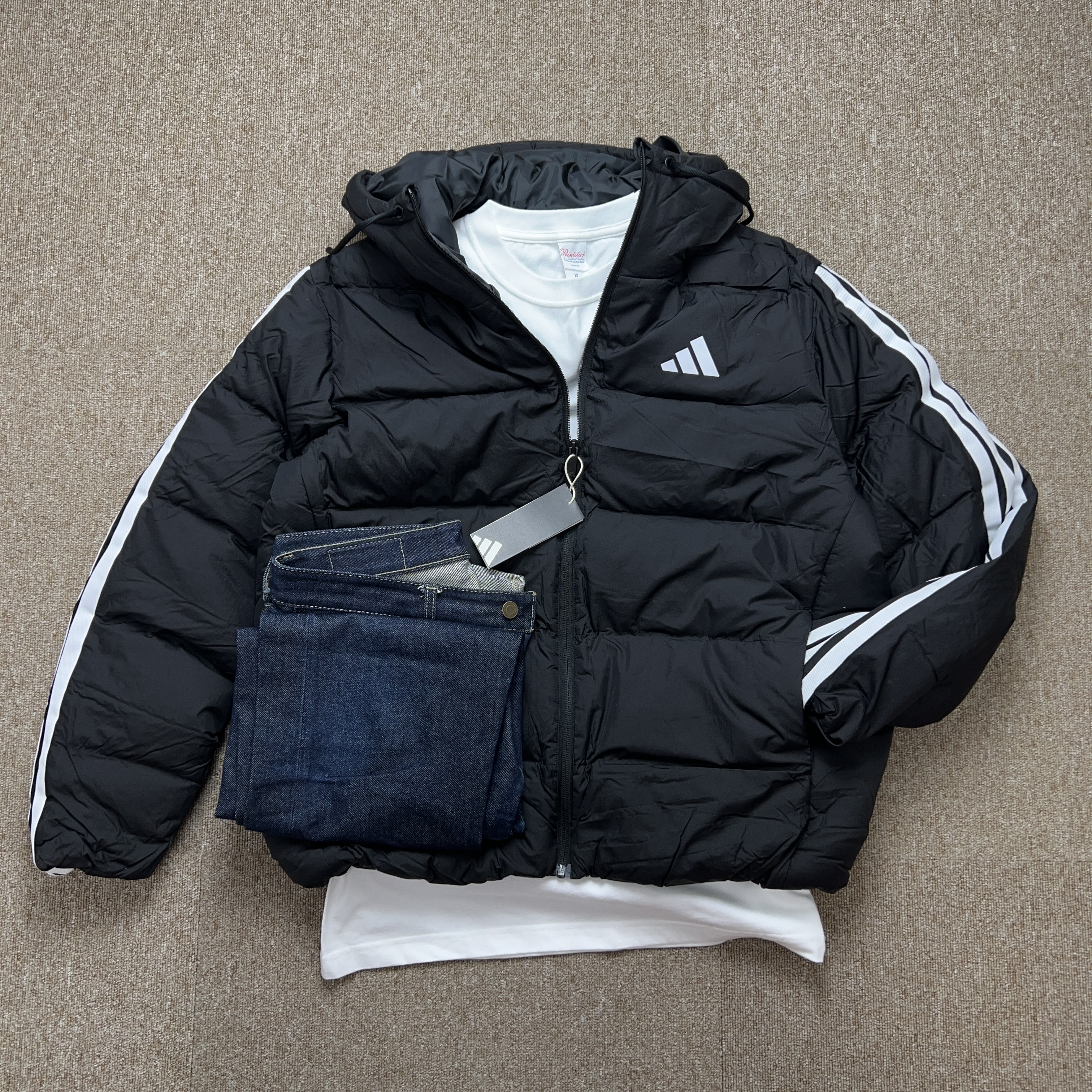 아디다스 숏 패딩 블랙 에센셜 클라이마웜 3 삼선 스트라이프 푸퍼 오리털 덕다운 후드 자켓 JM4165 제품 이미지