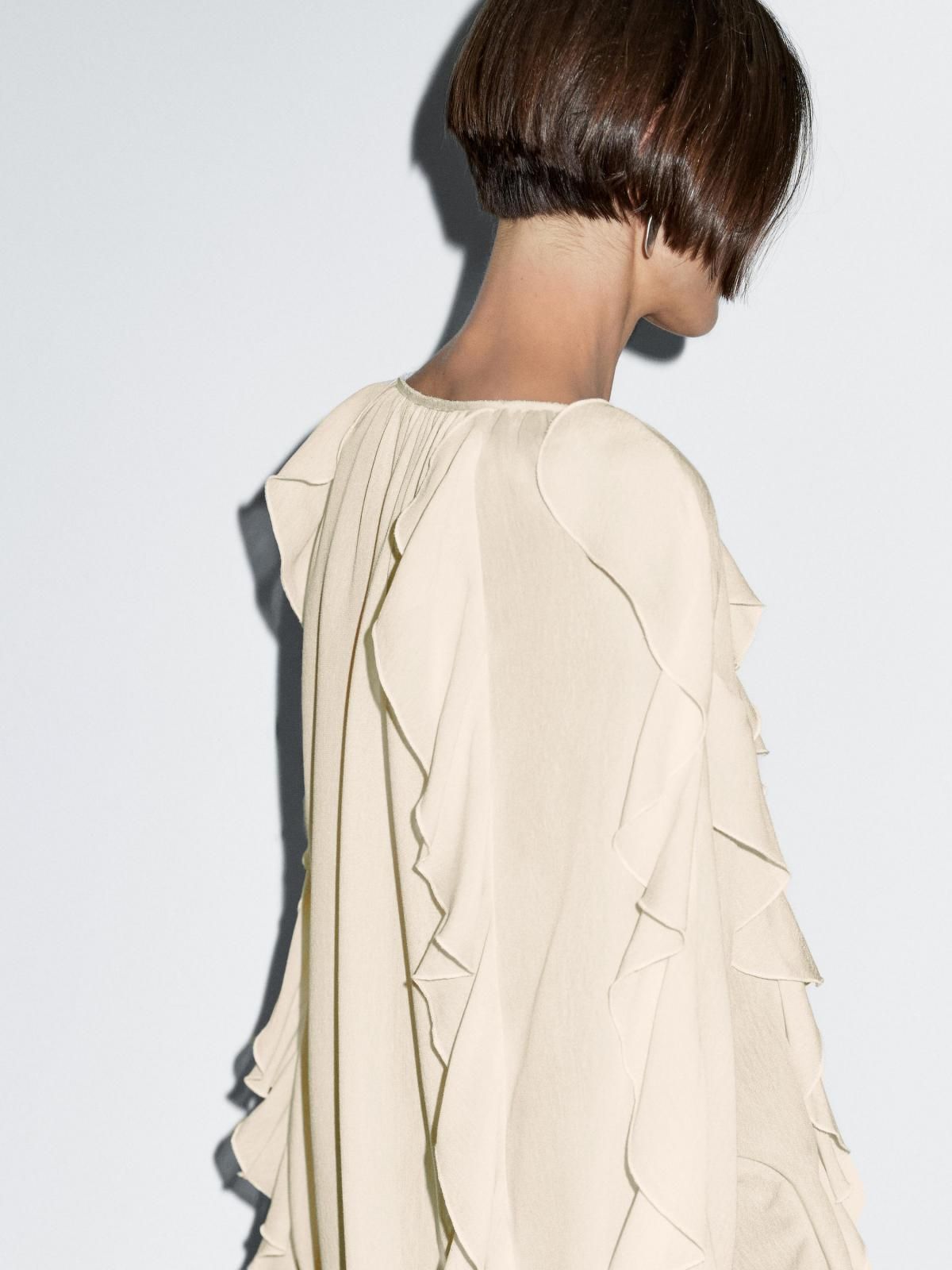 마시모두띠 로맨틱 러플 브이넥 플루이드 블라우스 5152/752 OFF WHITE - 상세 이미지 3