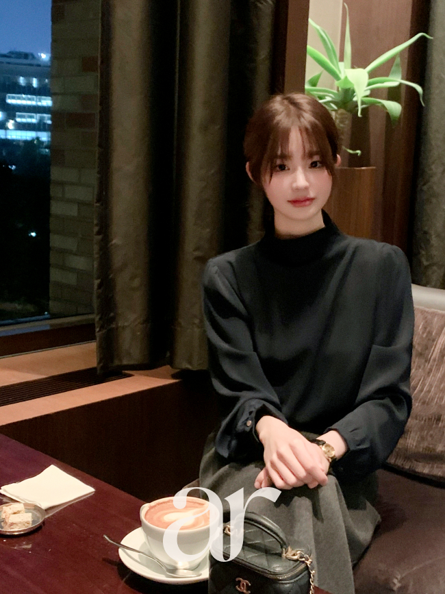 [자체제작] (MADE업스타일추천드레이프핏뒷넷포인트) 포일리 드레이프 반하이넥 긴팔 블라우스 bs8503 - 상세 이미지 2