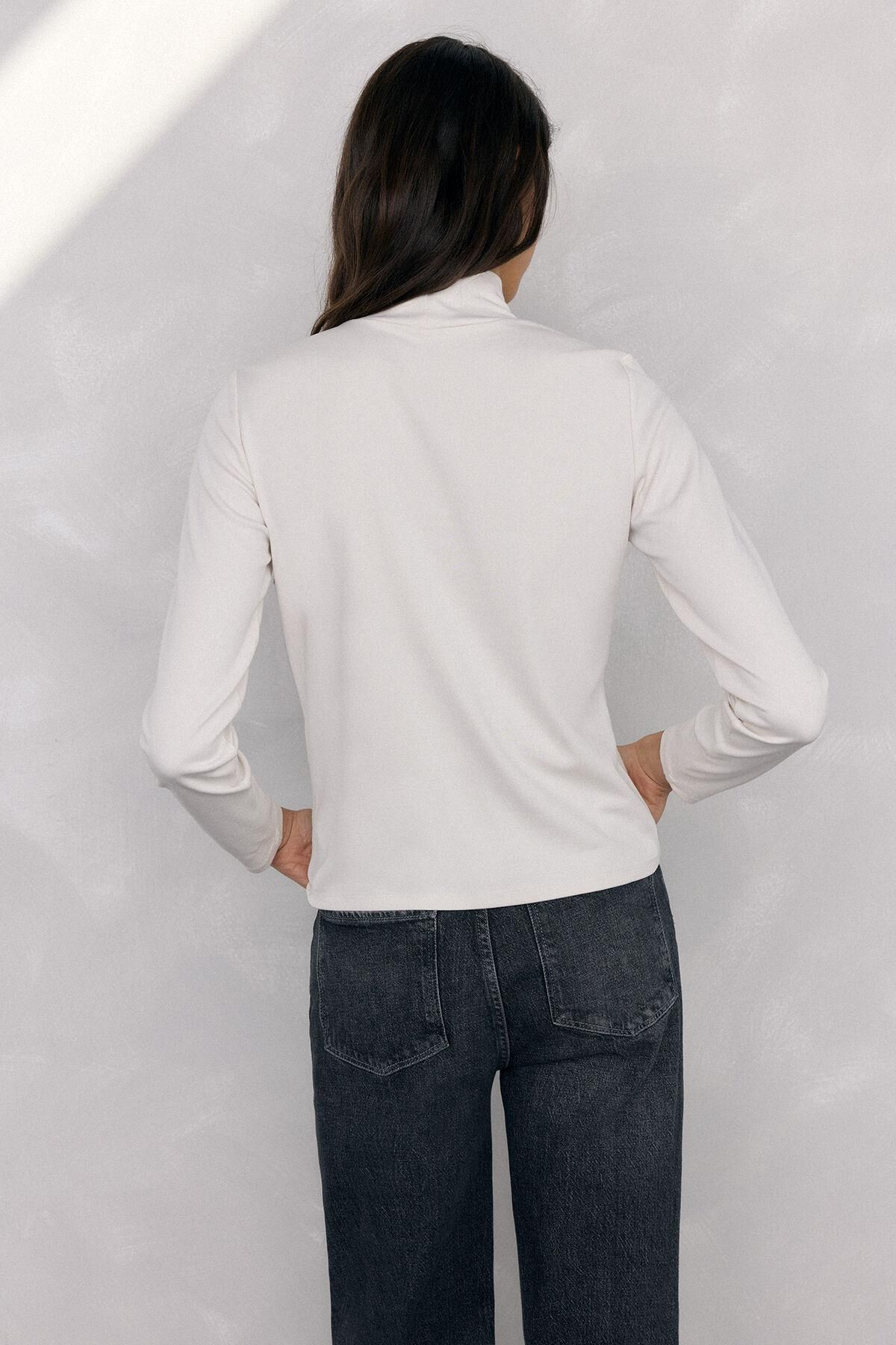 페드로 델 이에로 미니멀 하이넥 긴팔 티셔츠 8622515 BLANCO - 상세 이미지 4