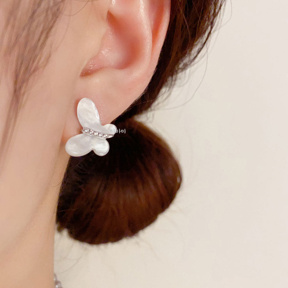 14K 화이트 나비 자개 귀걸이 러블리 포인트 딱붙는 이어링 이미지 6