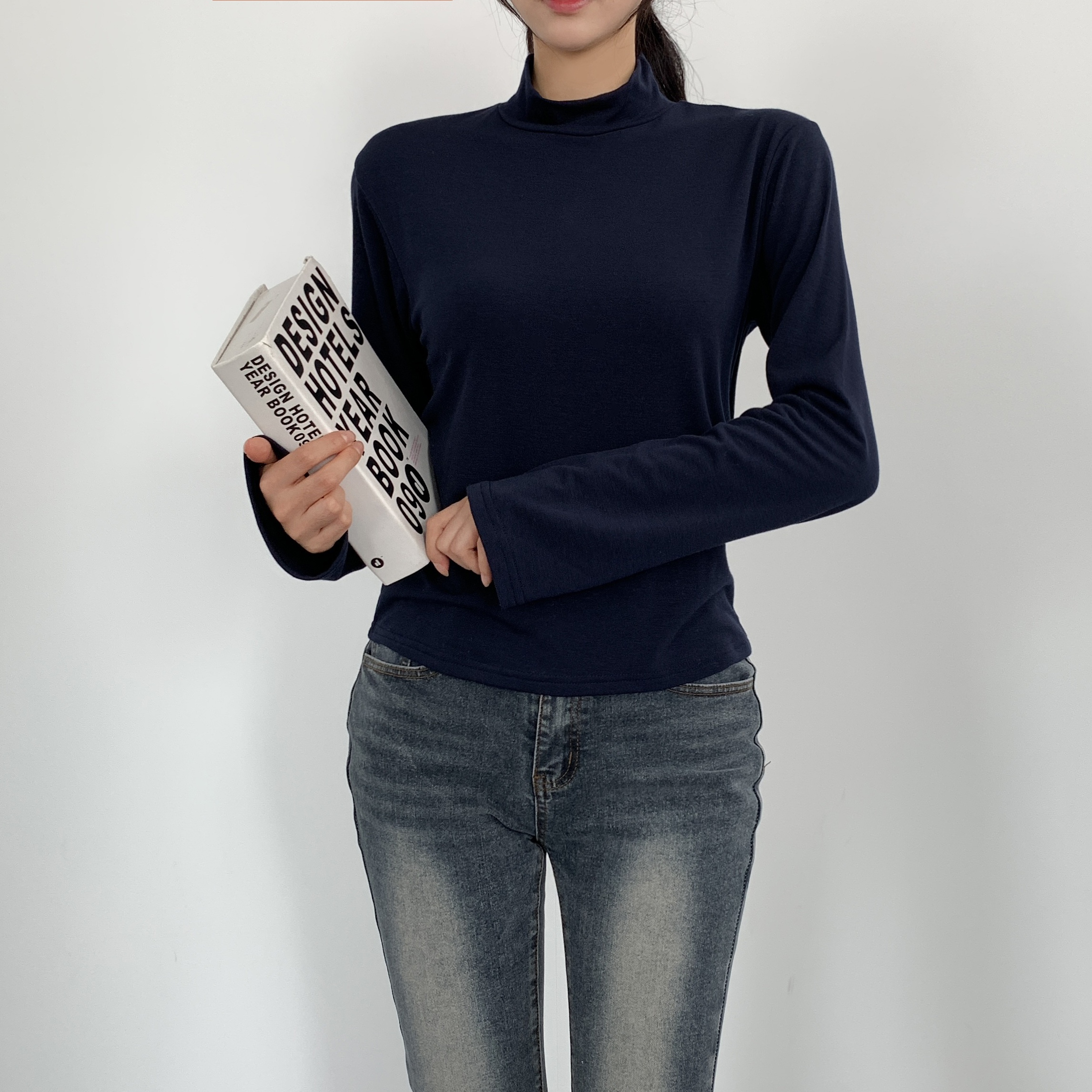 여성 간절기 목티 반목폴라 폴라티 목폴라 코디 얇은폴라티 터틀넥 레이어드티 루즈핏 이미지 6