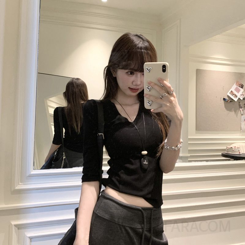 여성 블랙 V넥 오프숄더 티셔츠 슬림핏 미드슬리브 5부 소매 초가을 신상 착용감 모던한 디자인 - 상세 이미지 2