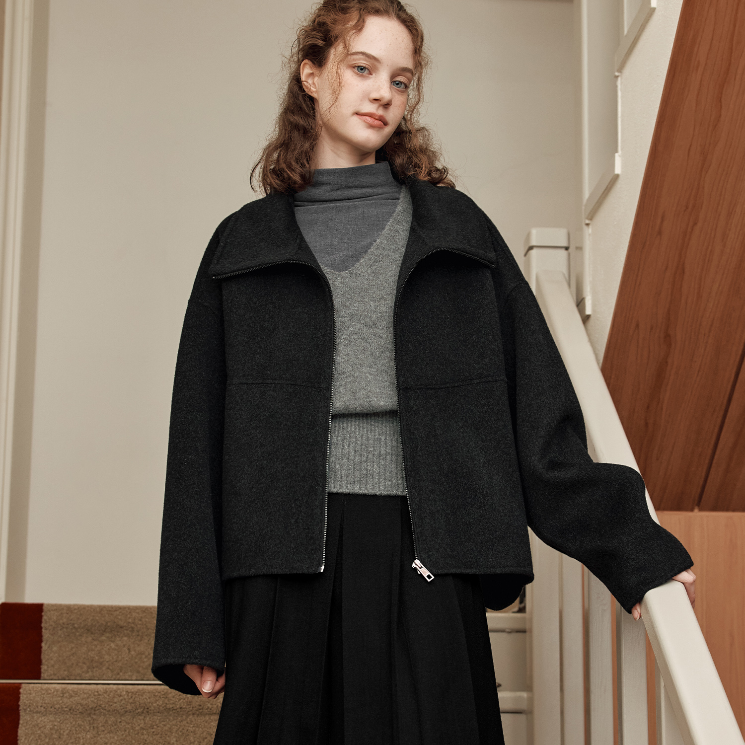 [제로스트릿] [2컬러] 캐시미어 하이넥 집업 하프 코트 CASHMERE HIGH-NECK ZIP-UP HALF COAT - 상세 이미지 3