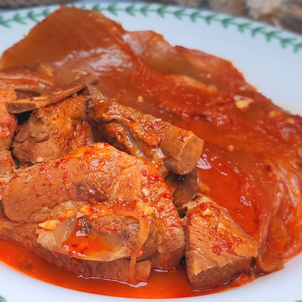 2인분 넉넉한 묵은지 등갈비 김치찜 700g 새콤한 김치국물 얼큰한 밀키트