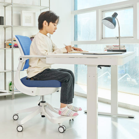 피치트렌디 헤이체어 어린이의자 초등학생 책상 의자 팔걸이 수납 화이트-블루(회전 중심봉)