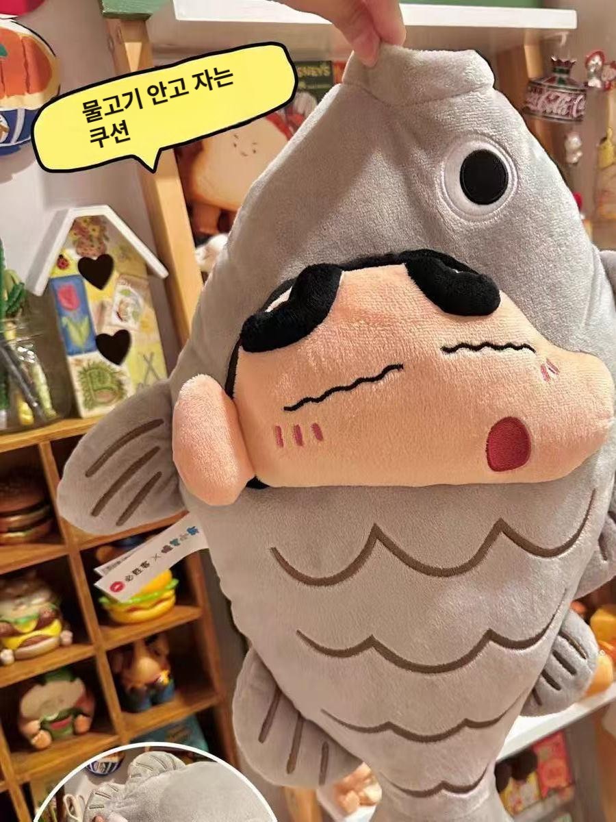 짱구 생선 베게 쿠션 대형 55cm 크레용신짱 재밌는 테이블 장식 소파 침대 의자 선물 짱구 소금 물고기 베개 50cm - 상세 이미지 2