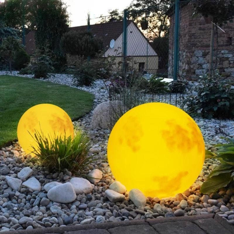 태양광 달 모양 조명 설치 예시