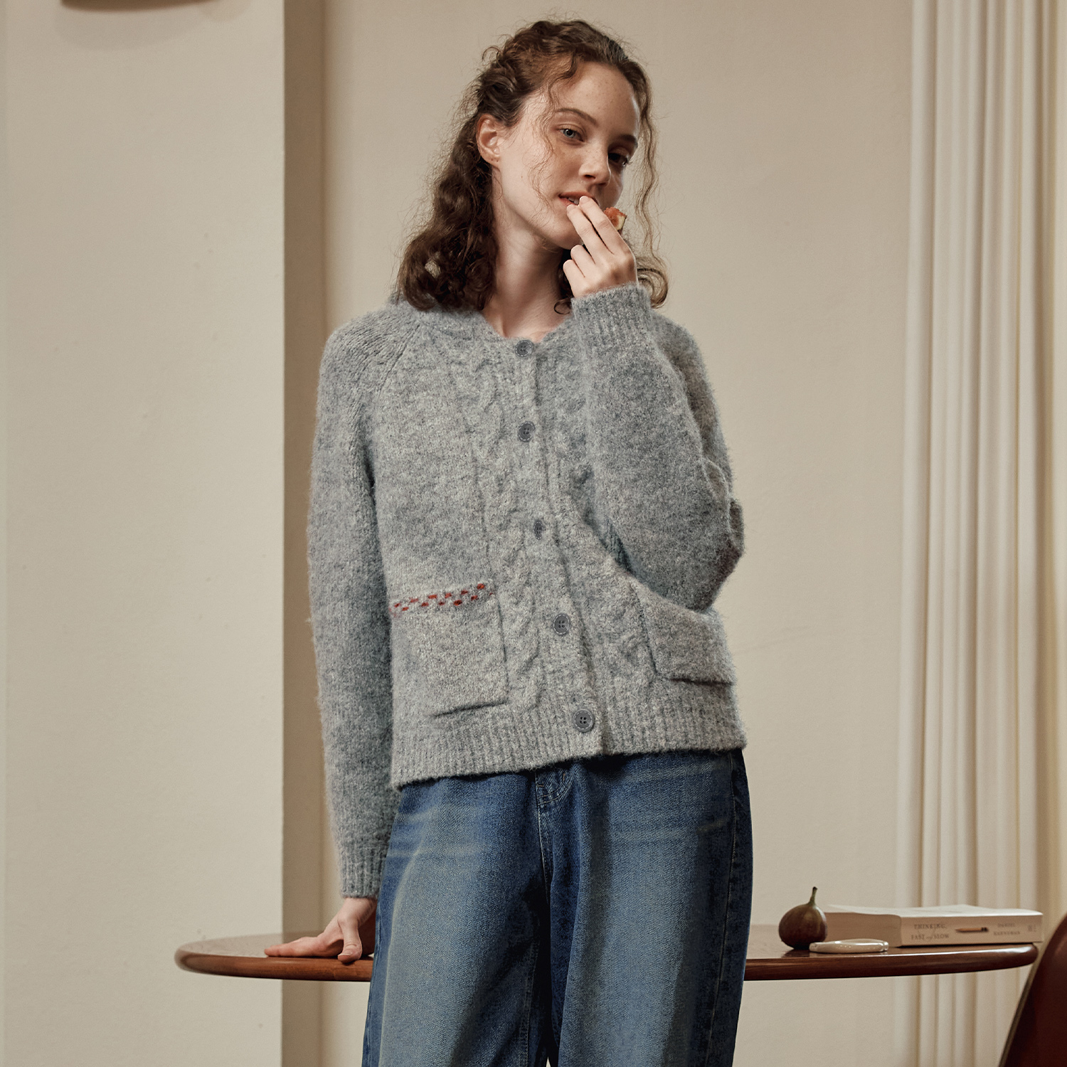 [제로스트릿] 스티치 포인트 가디건 STITCH POINT CARDIGAN / GRAY 제품 이미지