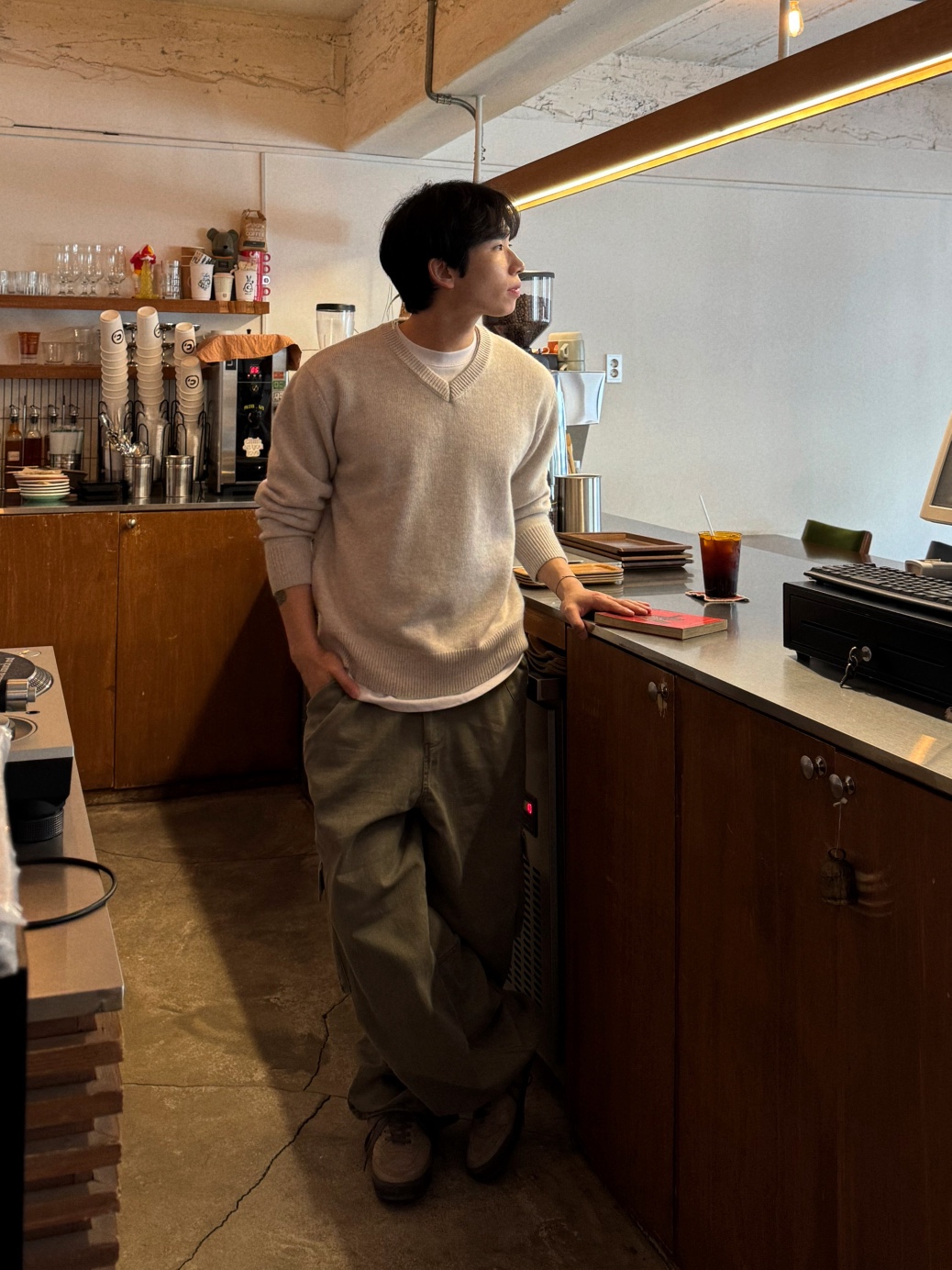 (남녀공용) 레이어드 배색 크롭 브이넥 니트 / 가을 겨울 오버 루즈 여리 스웨터 - 상세 이미지 4