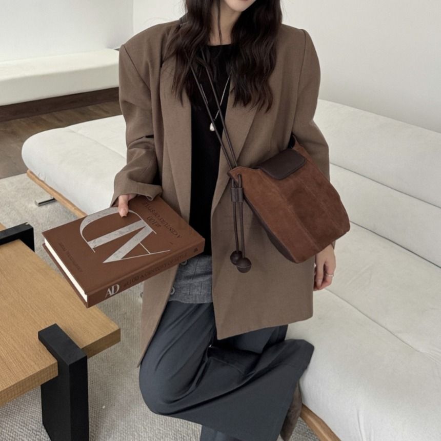 여성용 소가죽 콤비 스웨이드 복조리백 데일리 미니 버킷백 복고풍 가을 겨울  숄더백 이미지 8