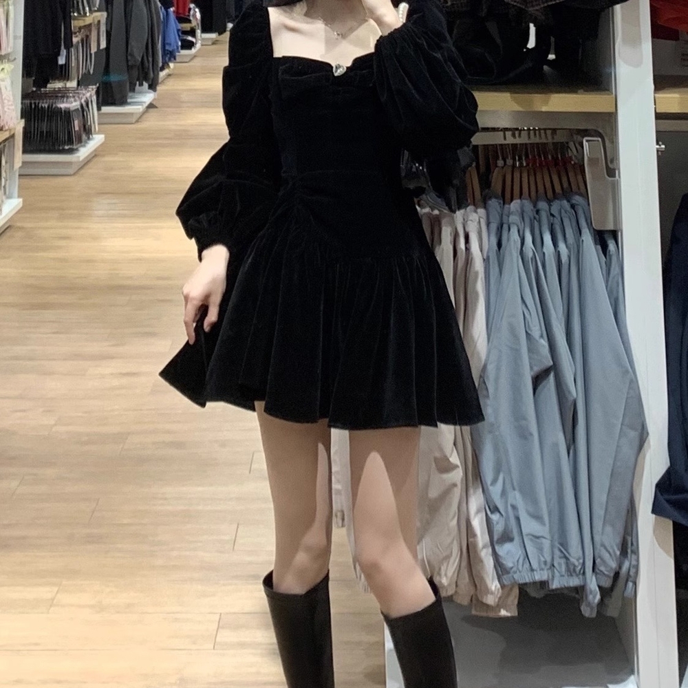 오프숄더 벨벳 미니 드레스 블랙 브라이덜샤워 피로연 파티룩 연주회 연주복 셀프웨딩 유색 - 상세 이미지 4