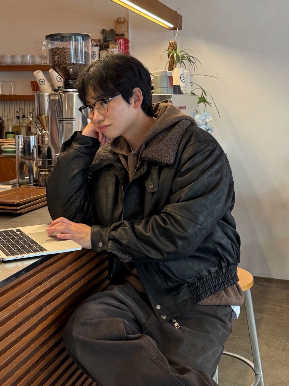 (남녀공용) 크래 공군 숏 무스탕 점퍼 / 겨울 오버 루즈 크롭 레더 가죽 자켓 - 상세 이미지 5
