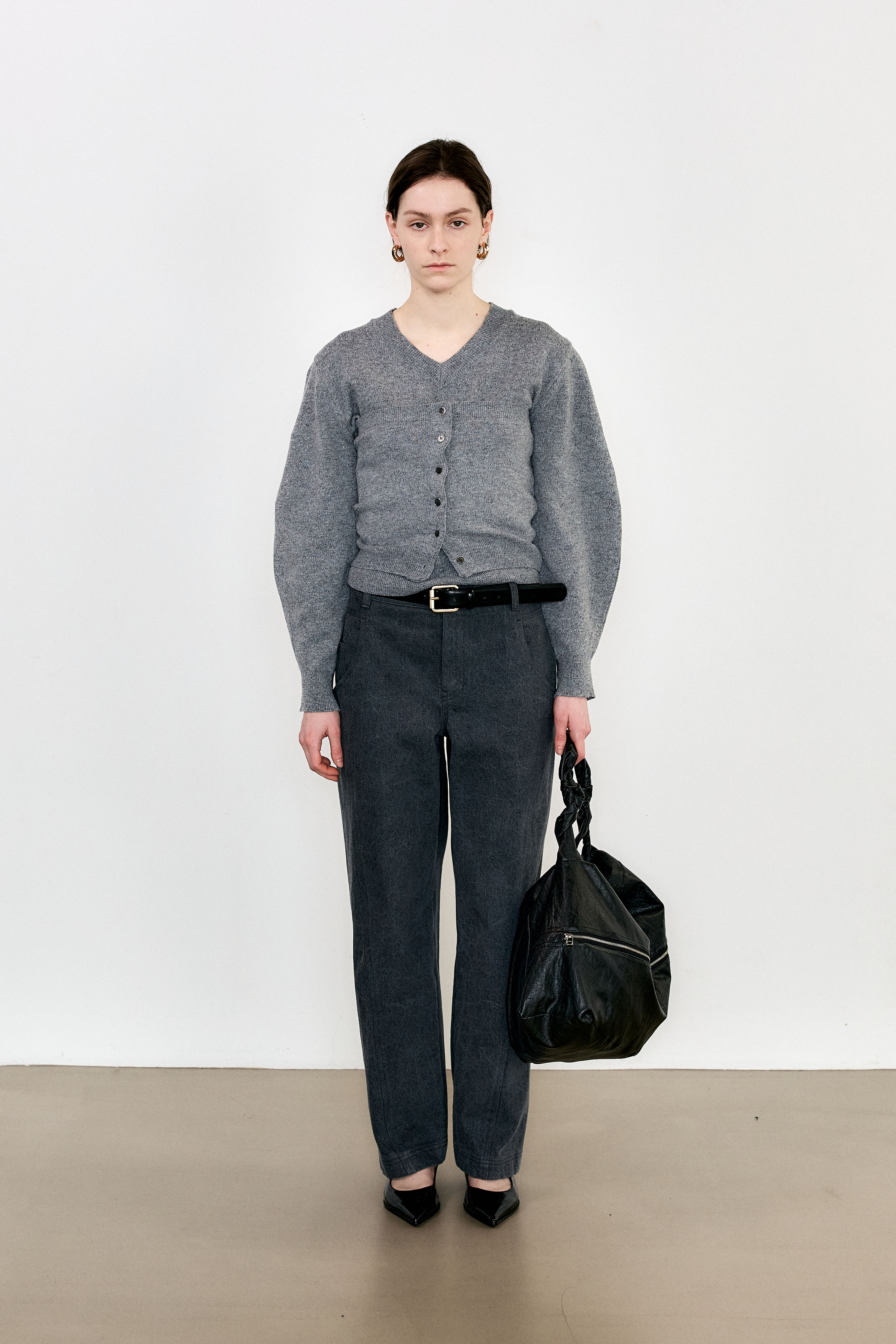 [제이쿠] 그레이 라운드 슬리브 브이넥 스웨터